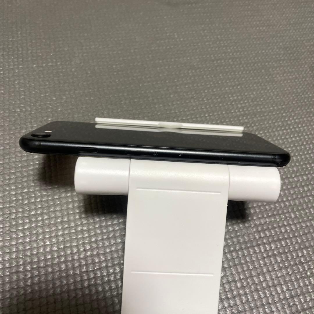 h*6様 iPhoneSE2 64g SIMフリー　中古ジャンク品　カバー付き