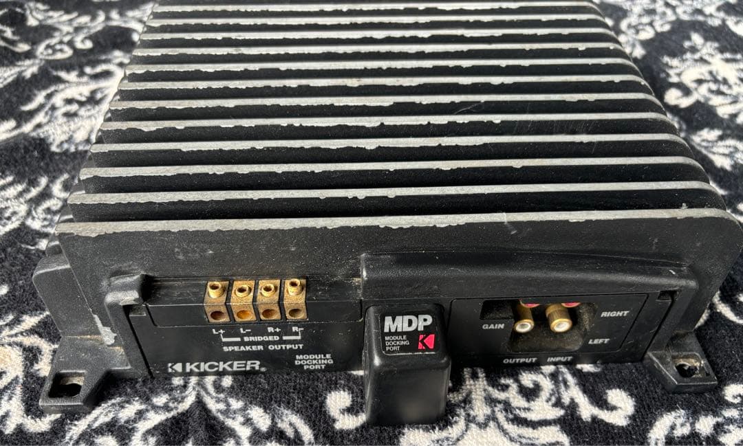 キッカー　スピーカー　アンプ