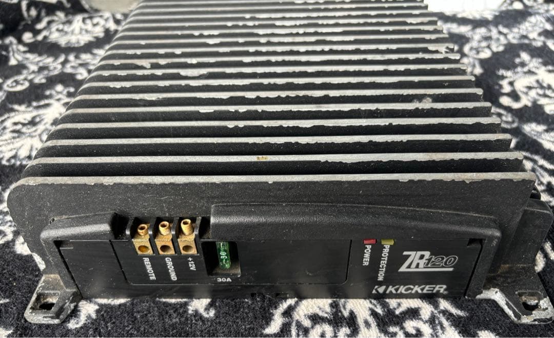 キッカー　スピーカー　アンプ