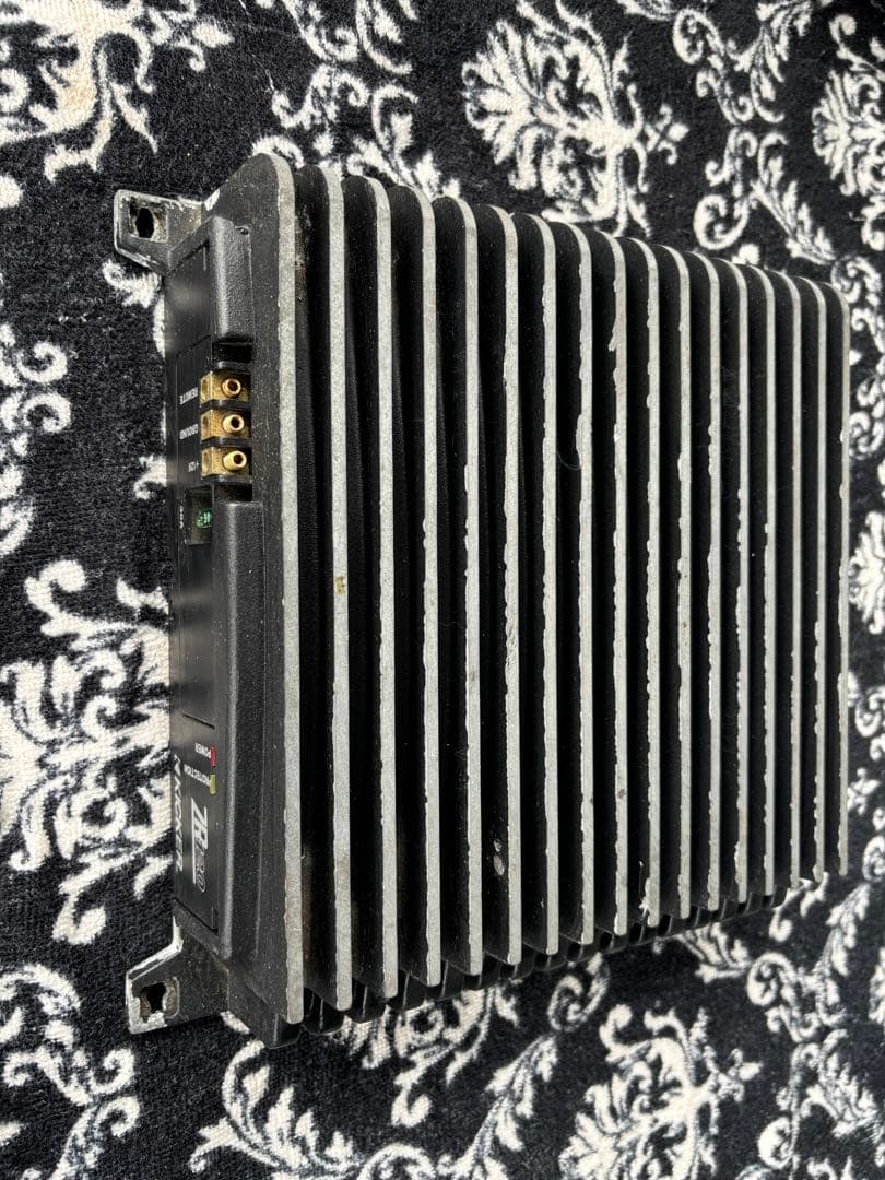 キッカー　スピーカー　アンプ