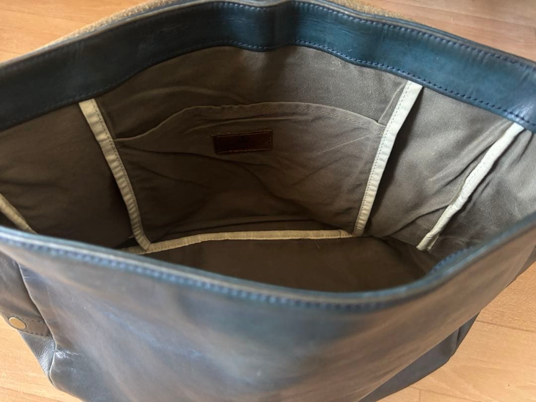 【値下げ】LEATHER POSTMAN SHOULDER BAG vasco