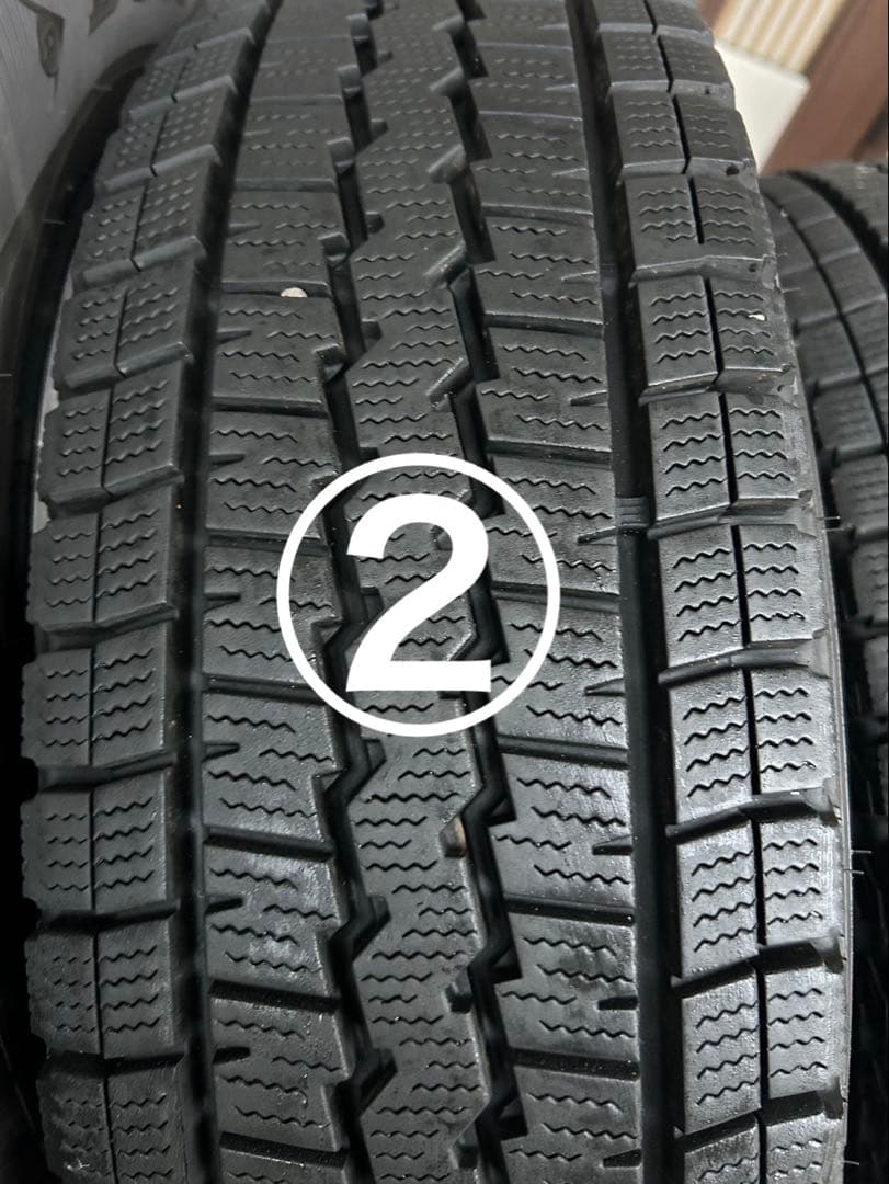 ハイエース2023年スタッドレス 195/80R15 4本セット ナット付き！