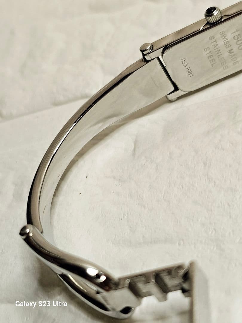 GUCCI グッチ 1500L レディース腕時計 シルバー バングルタイプ