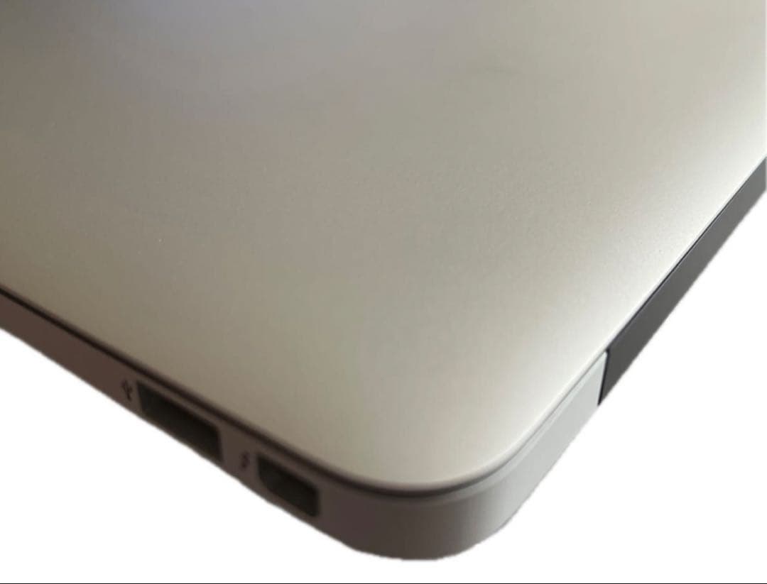 MacBookAir 11インチ2015年充放電回数31回光るリンゴマーク