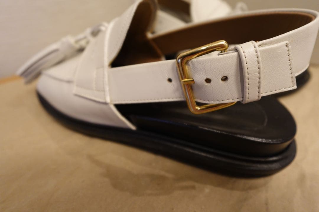 MARNI タッセル付きホワイトサンダル