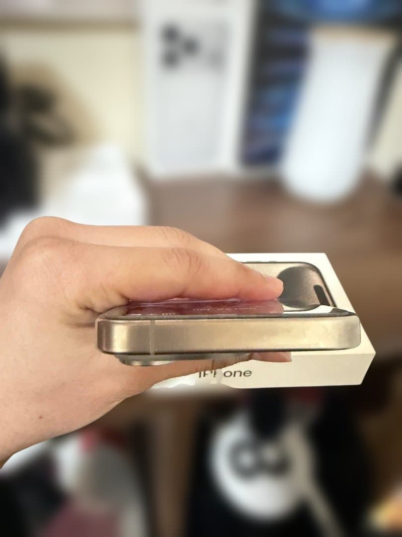 iPhone 15 Pro 本体 ナチュラルチタニウム　256GB