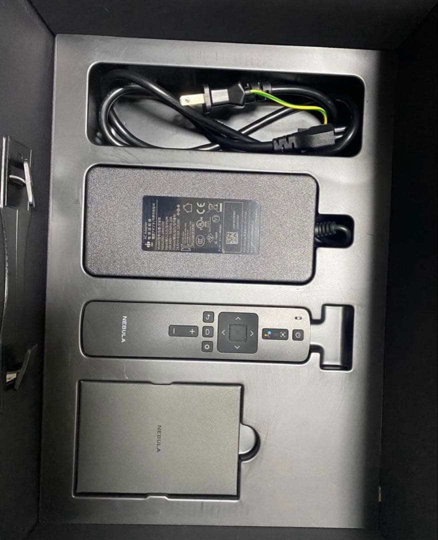 Anker Nebula Cosmos プロジェクター