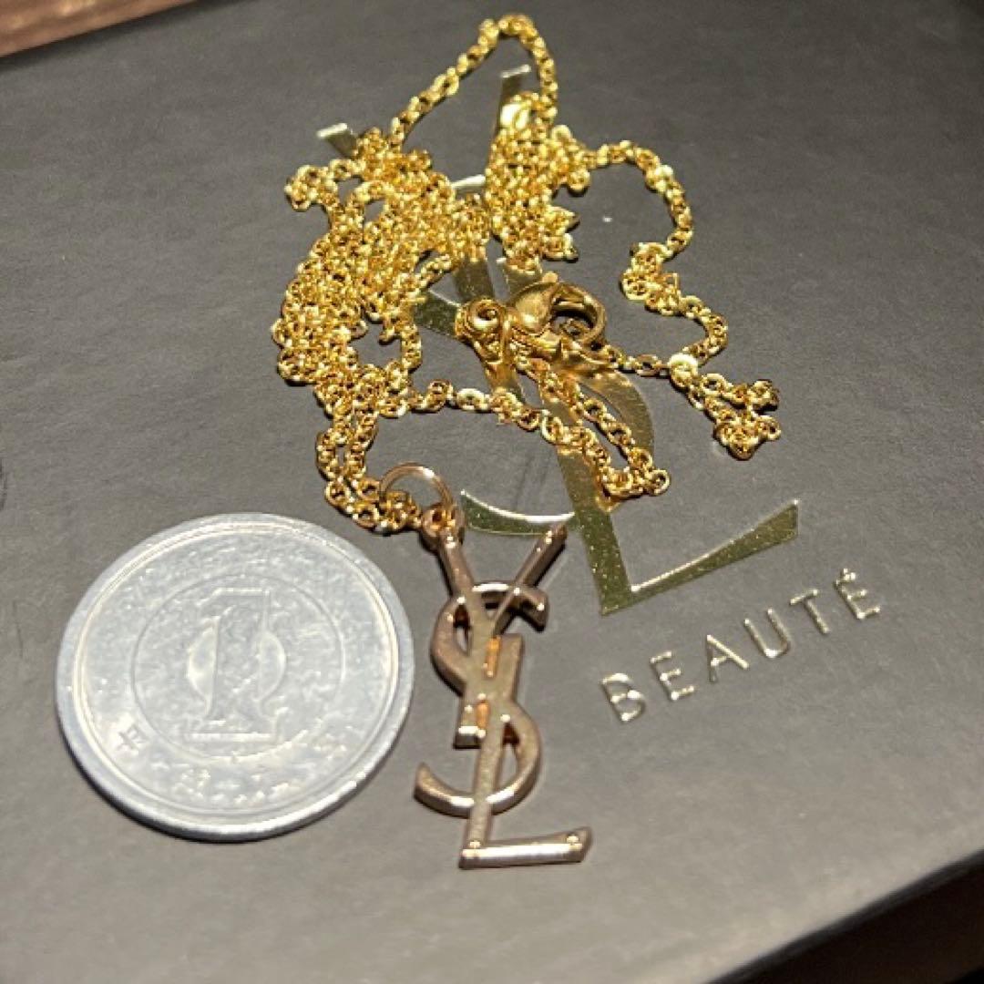 正規 YSL イヴ サンローラン ロゴチャーム& ネックレスチェーン付き箱付き