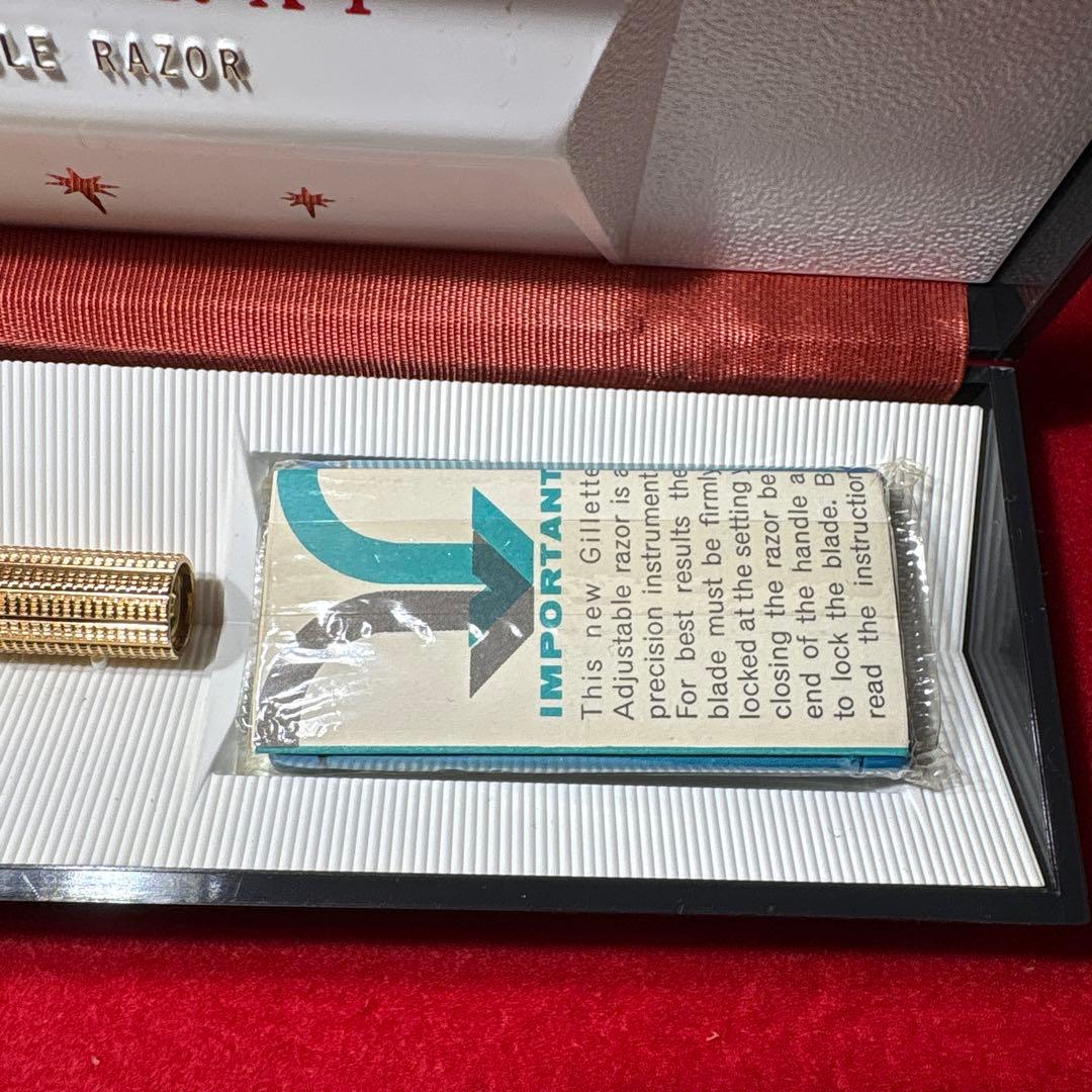 未使用　Gillette ARISTOCRAT 髭剃り　剃刀　ゴールド　替刃付