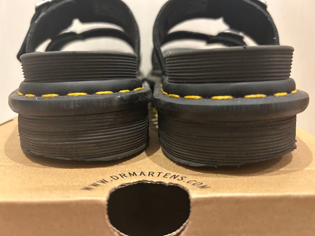 Dr. Martens Myles ブラック サンダル