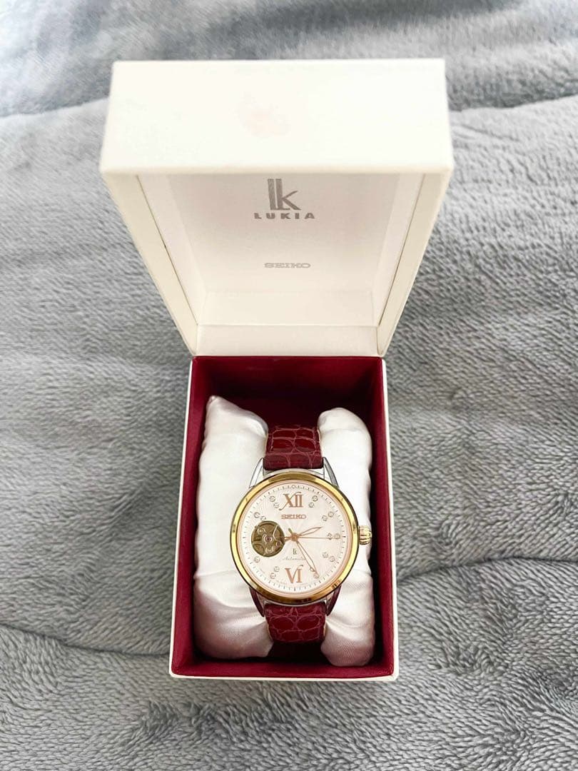 LUKIA SEIKO 時計 ホワイト/ゴールド/ワインレッド
