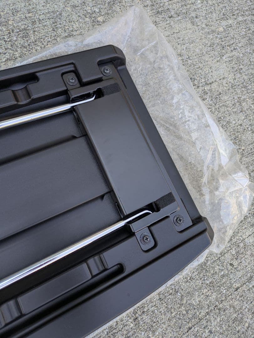 日産セレナ　C27用ラゲッジテーブル　ほぼ未使用品