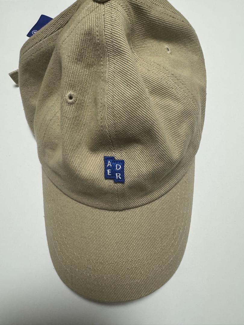 adererrorのキャップ