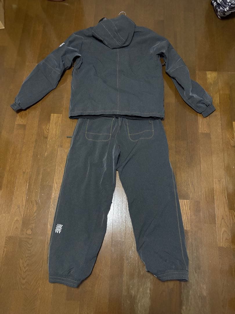 686 スノボーウェア　ジャケット+ズボンセット