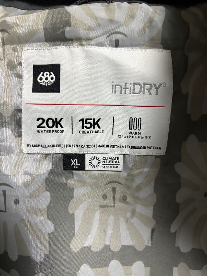 686 スノボーウェア　ジャケット+ズボンセット