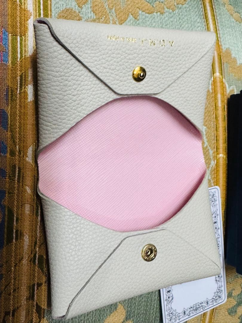 A.D.M.J. スワロフスキー　カードケース　レザー 名刺入れ アイボリー 蜂