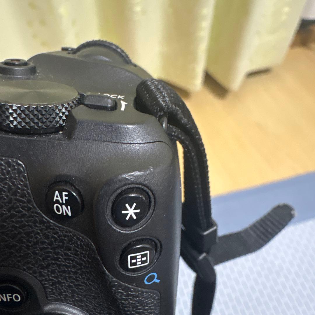 Canon EOS RPミラーレス一眼　EG-E1 付き