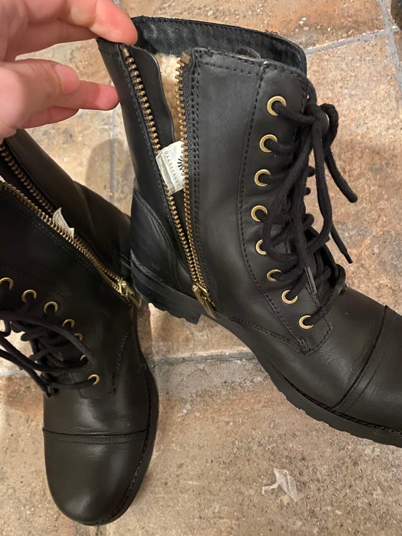 1月限定販売❣️UGGブラックレザーブーツ❣️