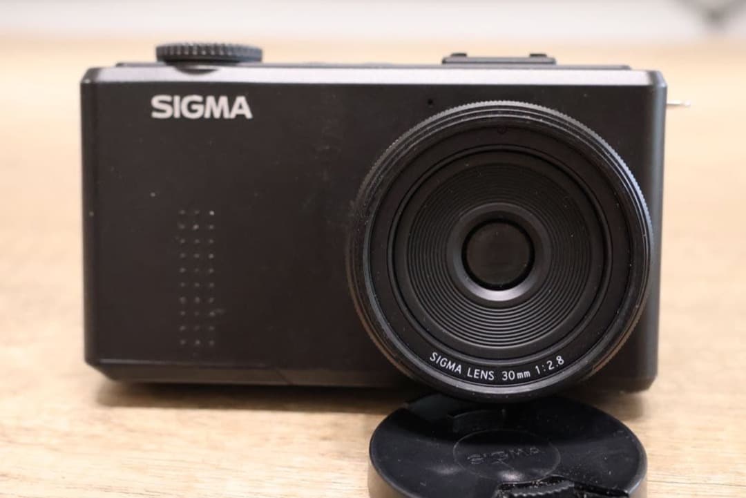 sigma dp2 Merrill【クローズアップレンズ＋予備バッテリー付】
