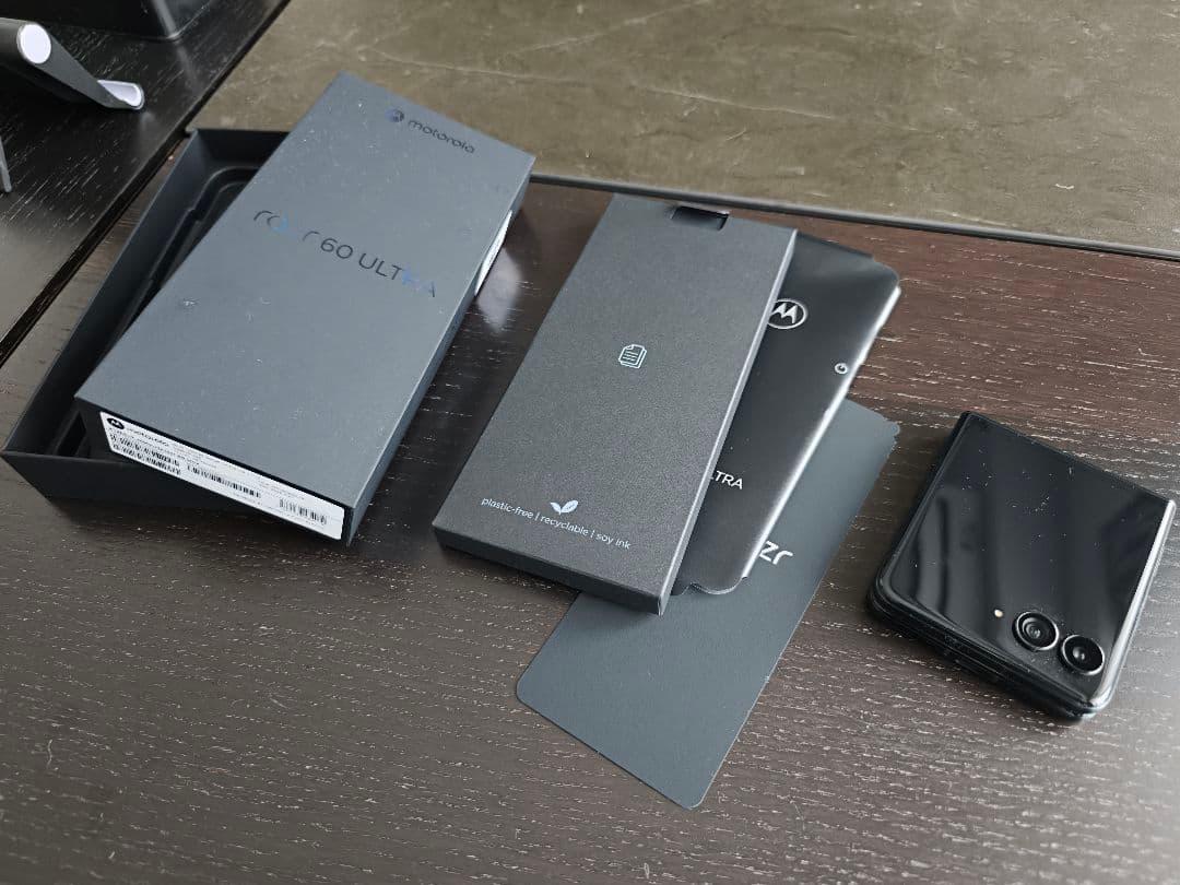 motorola razr 60 ULTRA 本体国内版スカラベグリーン