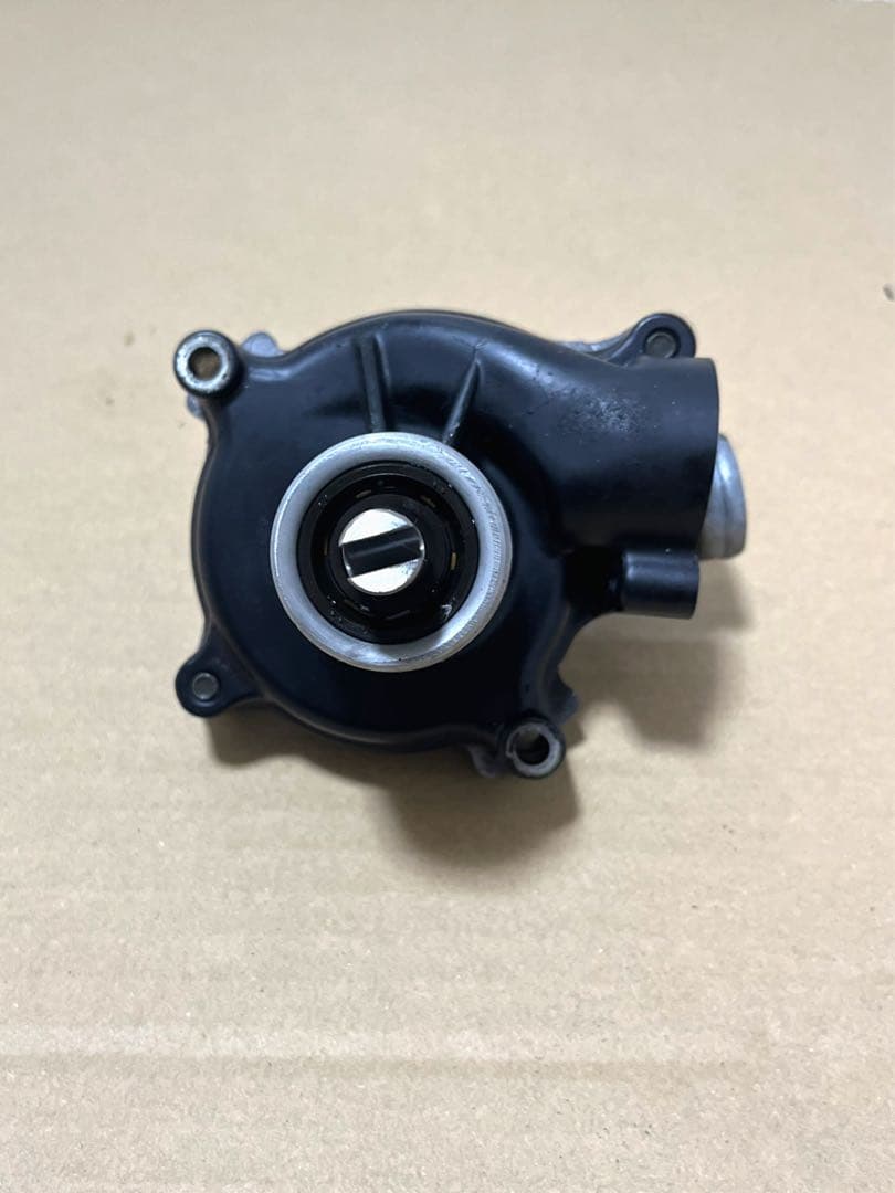 【価格相談可】GPZ900R 純正ウォーターポンプ　A16外し