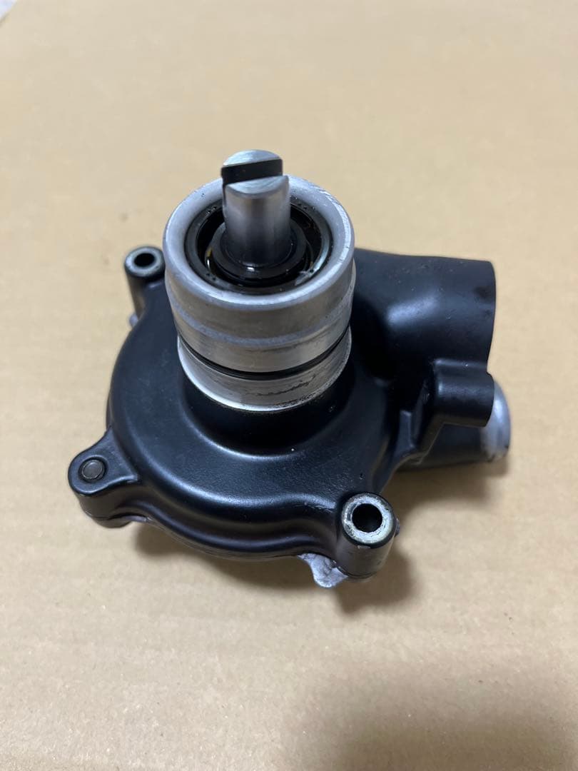 【価格相談可】GPZ900R 純正ウォーターポンプ　A16外し