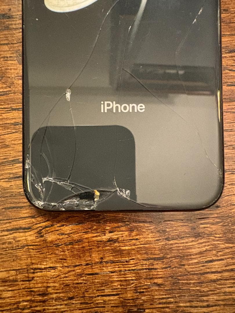 iPhone 8 256GB 背面割れ スペースグレイ