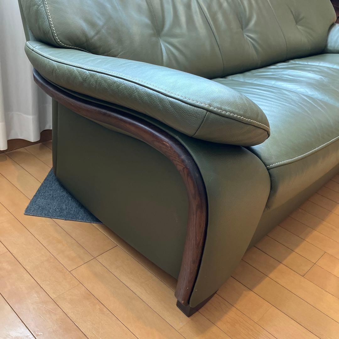 カリモク　三人がけ本革ソファー