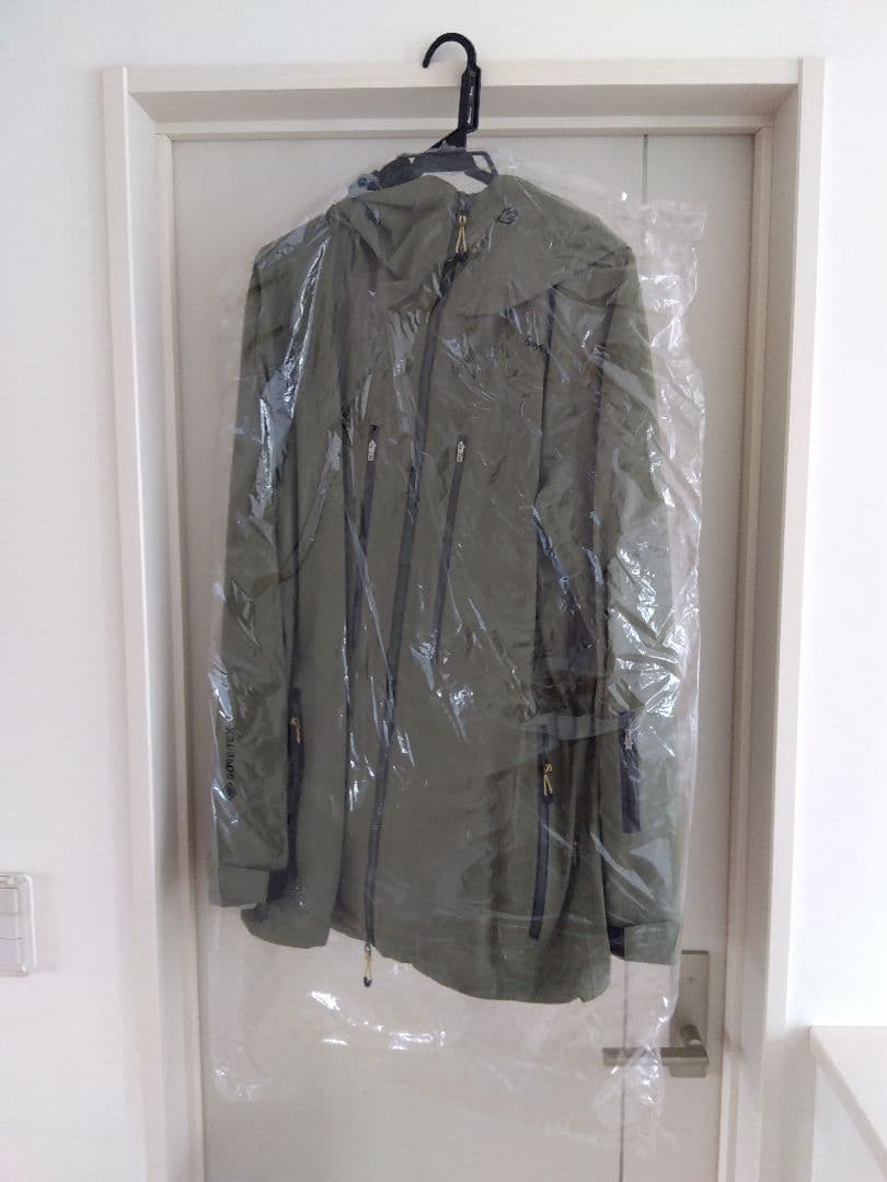 REW THE BASIC JKT 23−24 M