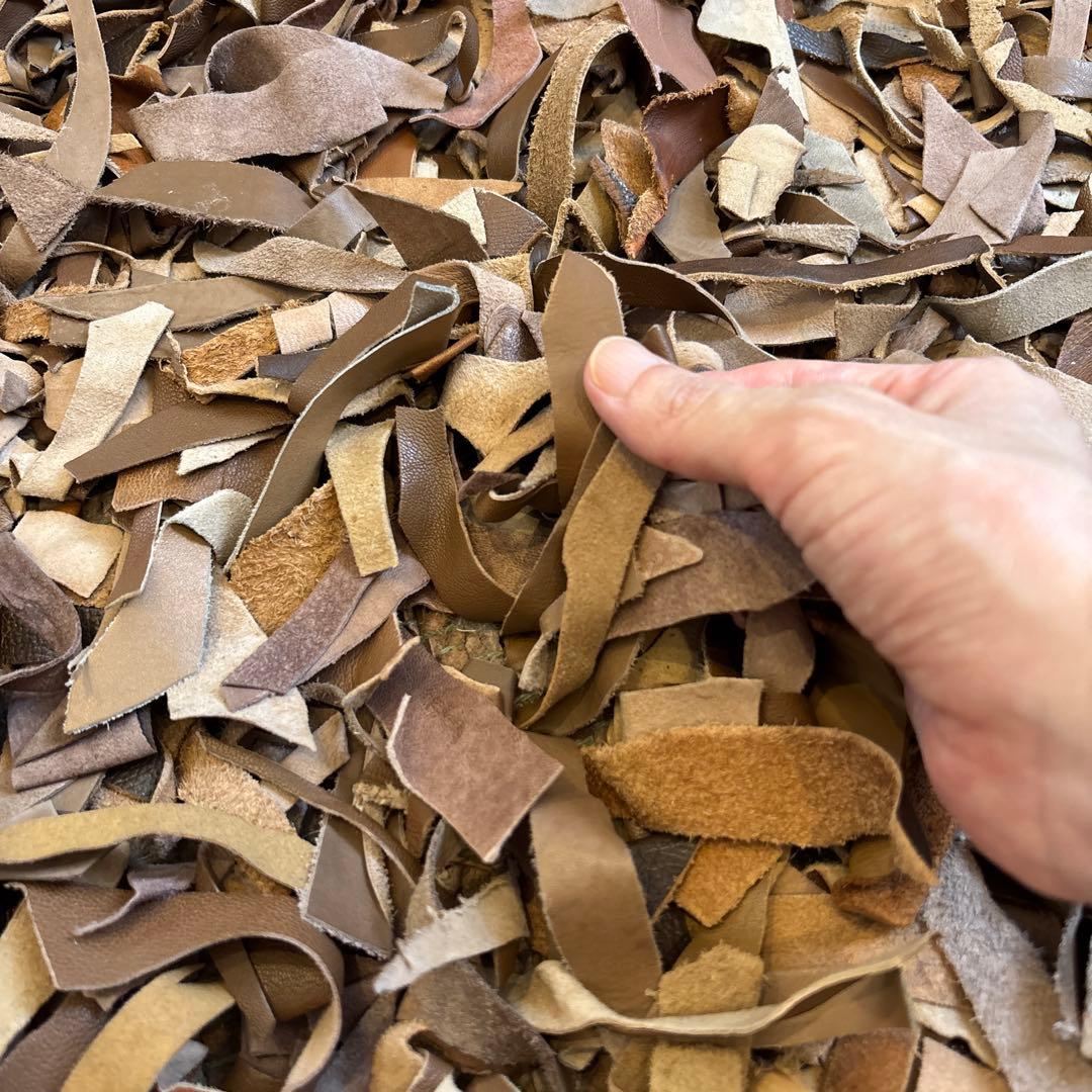 お値下げしました＊メンズライクインテリアに＊インダストリアルリサイクルレザーラグ