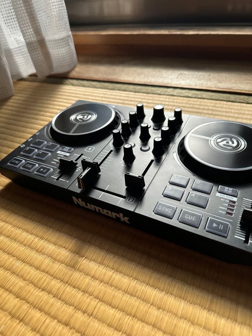 〘 コニ〙Numark Party Mix DJコントローラー