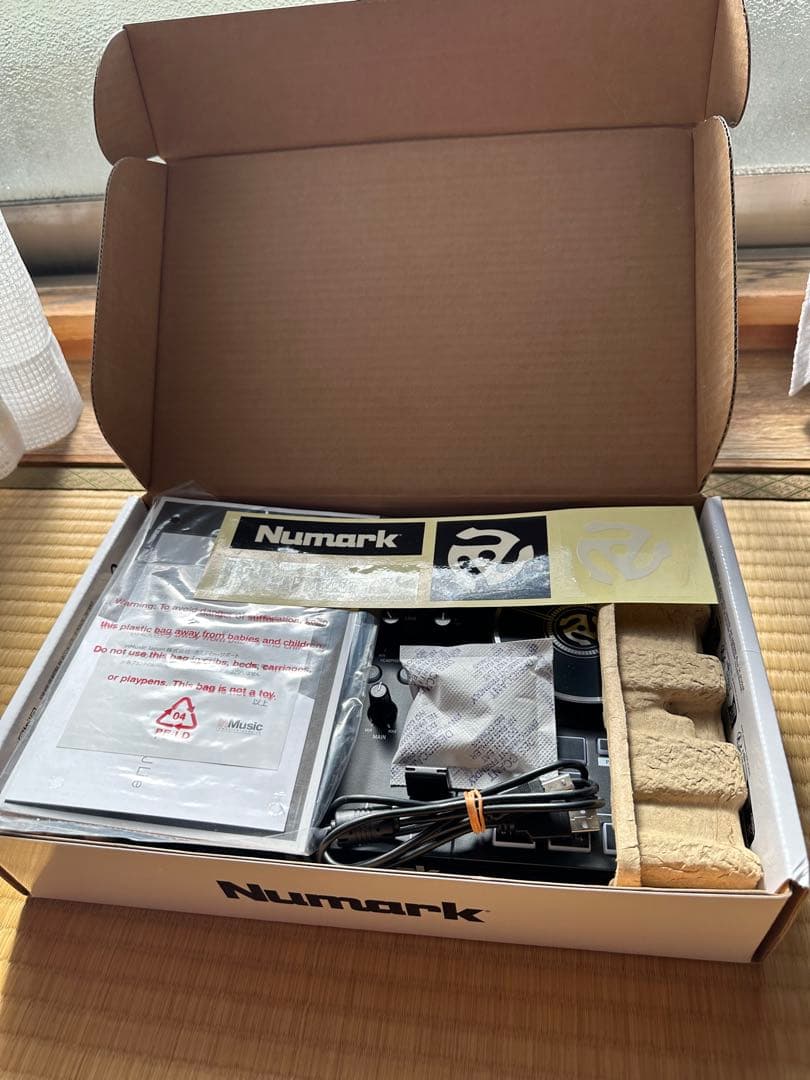 〘 コニ〙Numark Party Mix DJコントローラー