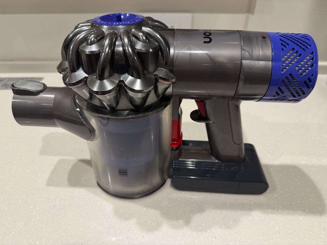 Dyson コードレスクリーナー V6 fluffy