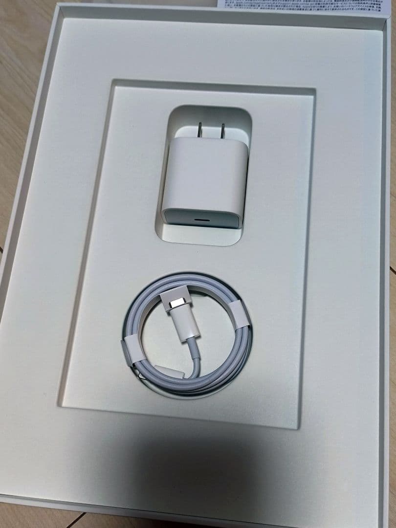 ほぼ未使用 iPad 第9世代 バッテリー100%　色：シルバー