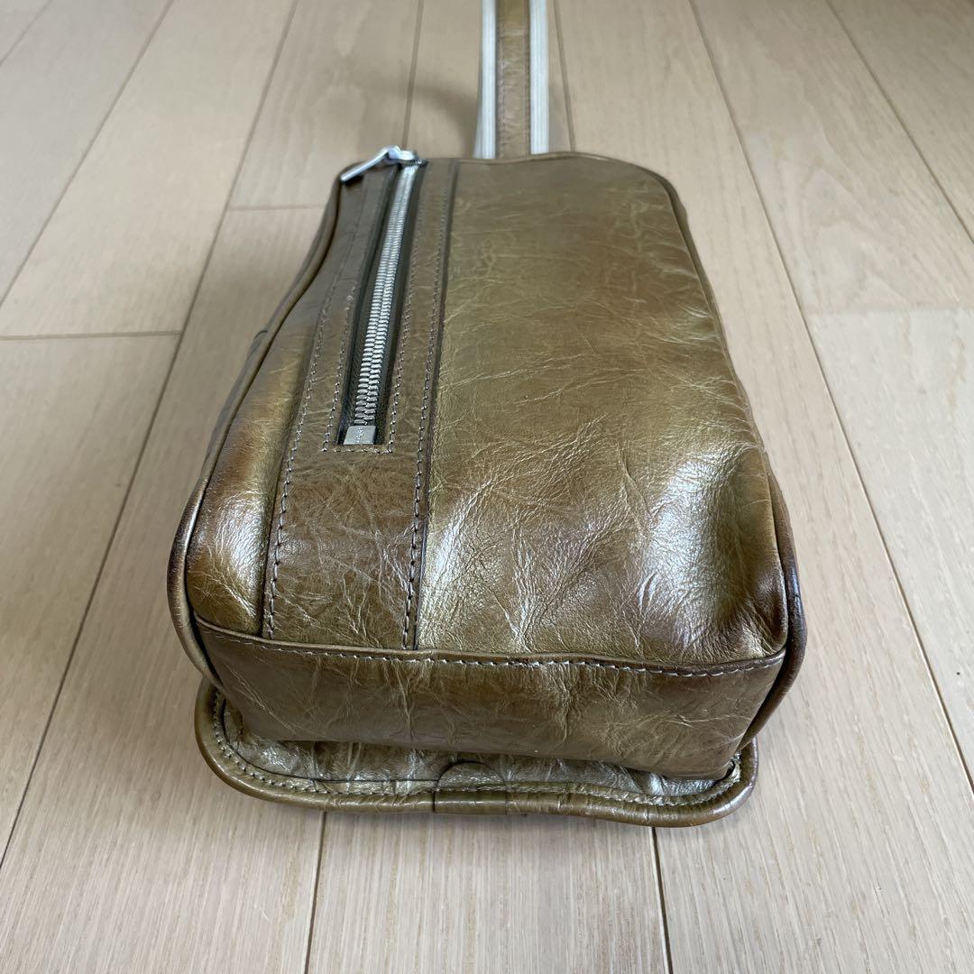 aniaryアニアリメタリックレザー縦長ボディバッグ06-07000中古カーキ