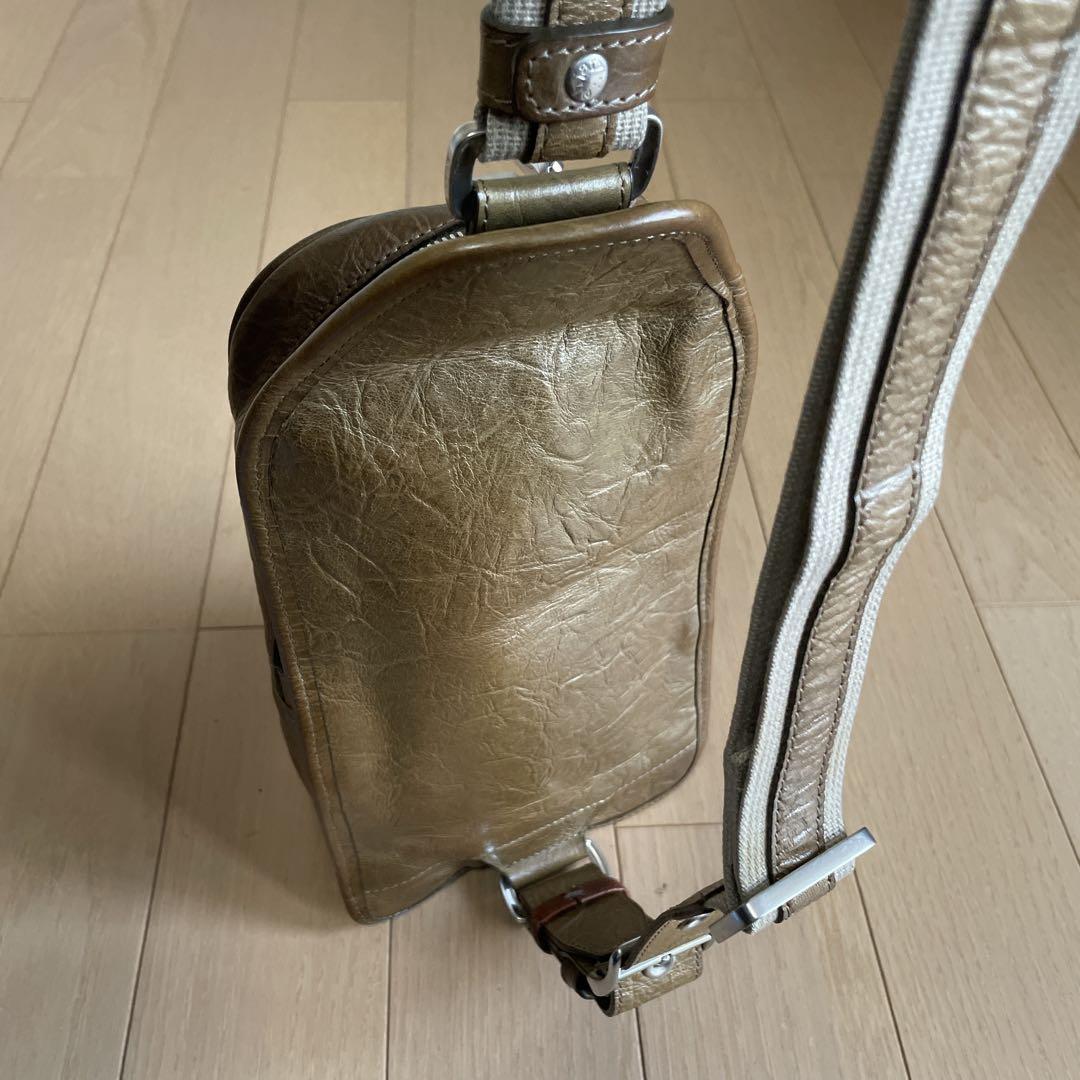 aniaryアニアリメタリックレザー縦長ボディバッグ06-07000中古カーキ