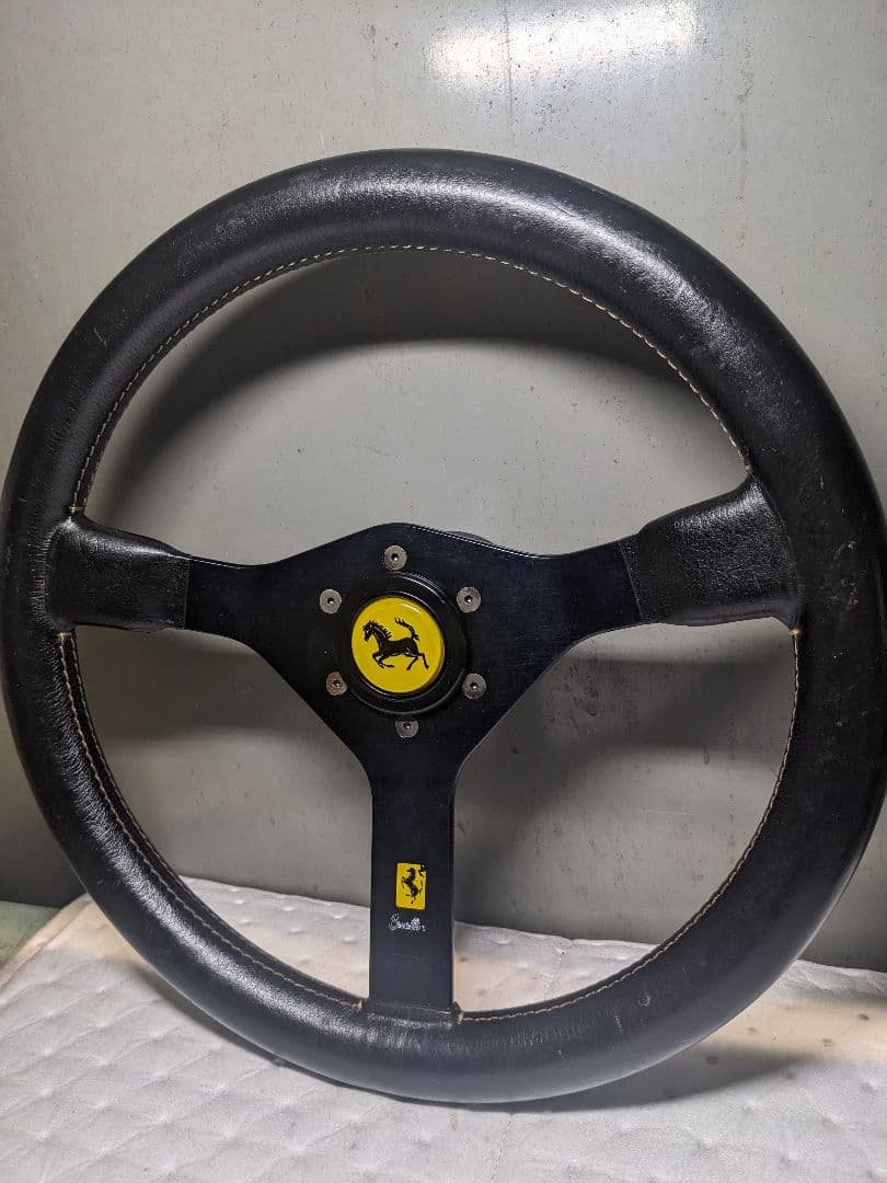 MOMO Cavallino ステアリング ● ホーンボタン、ボス付き