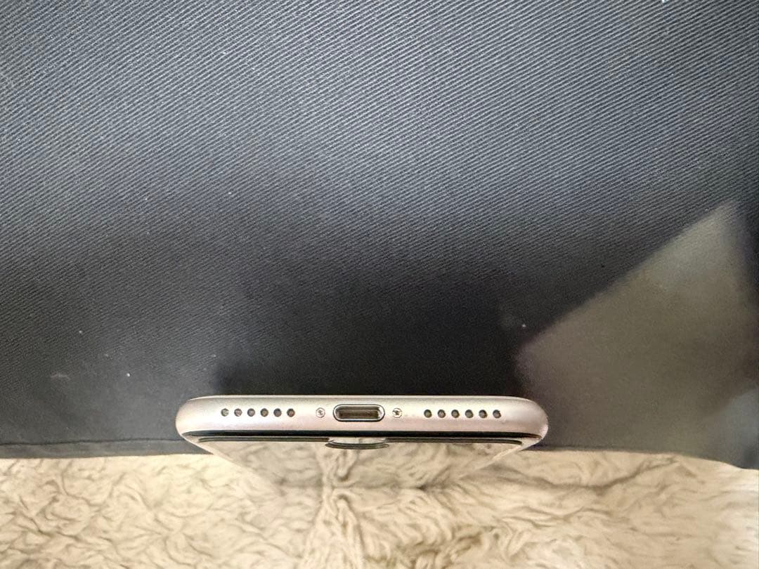 (本日限定値引き中)iPhone SE 第3世代　64GB 白色