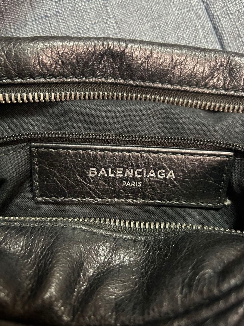 BALENCIAGA ブラックレザー メッセンジャーバッグ
