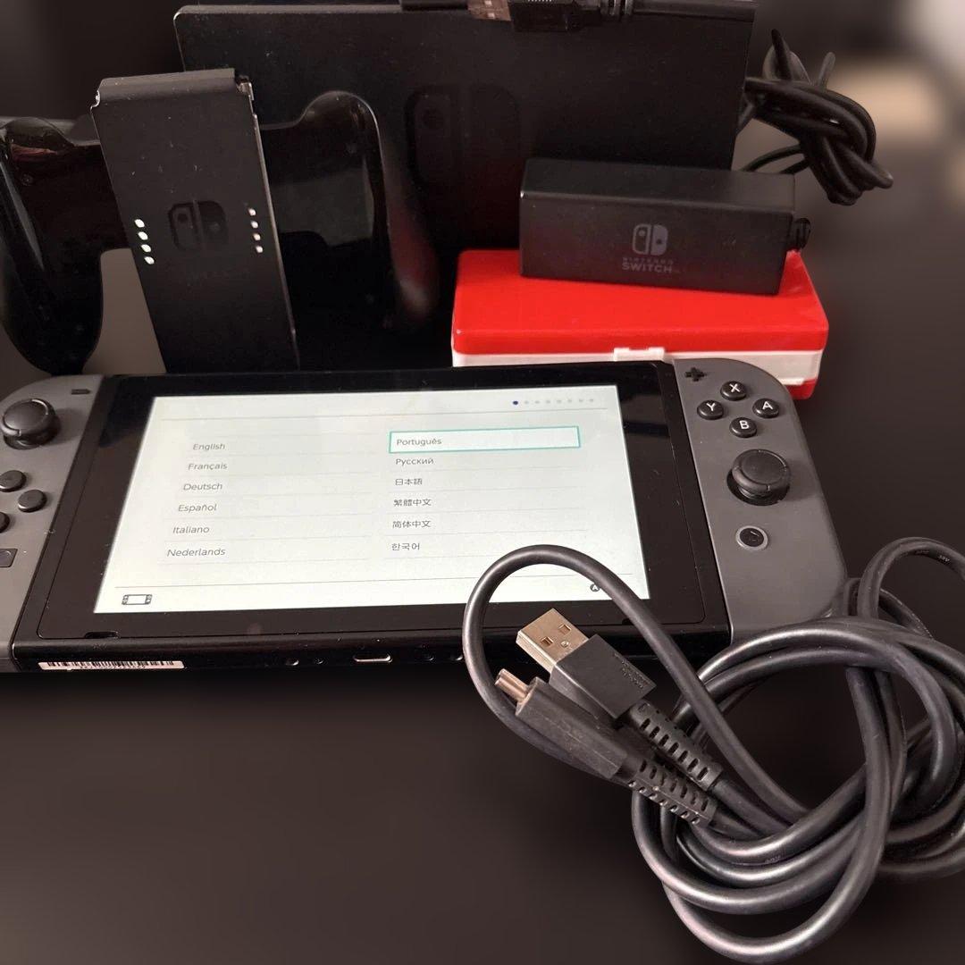 ★1/31まで値下げ！Nintendo Switch + 充電器 +ケース