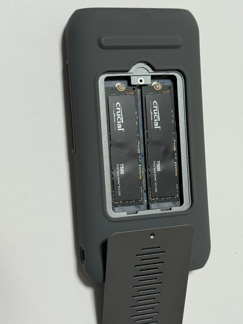 UT2 NAS Crucial SSD搭載 USB接続