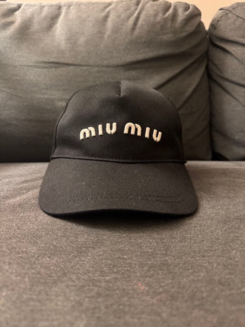 【美品】miu miuブラックMサイズベースボールキャップ5HC179 2D0Q