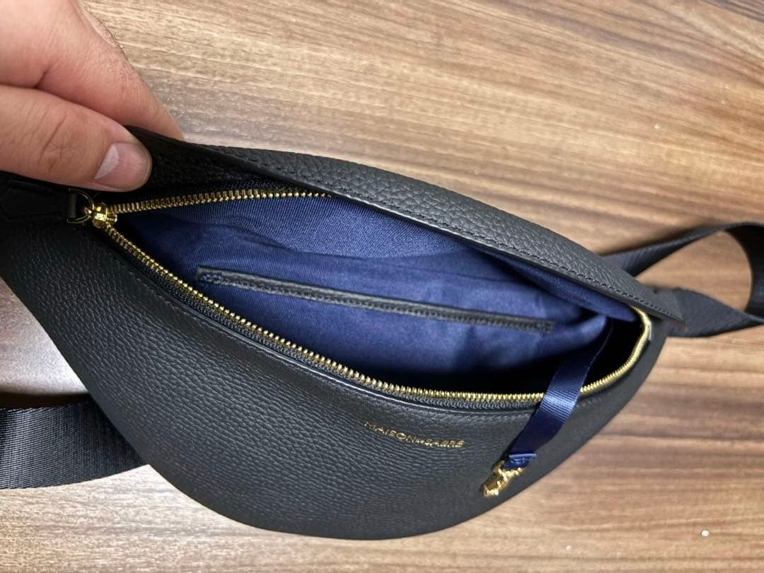 美品　MAISON de SABRE メンズ　レザーボディバッグ