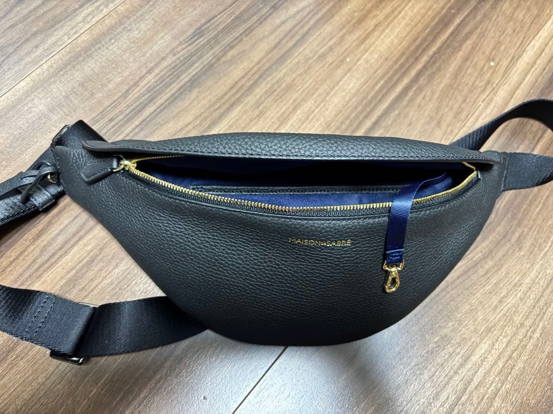 美品　MAISON de SABRE メンズ　レザーボディバッグ