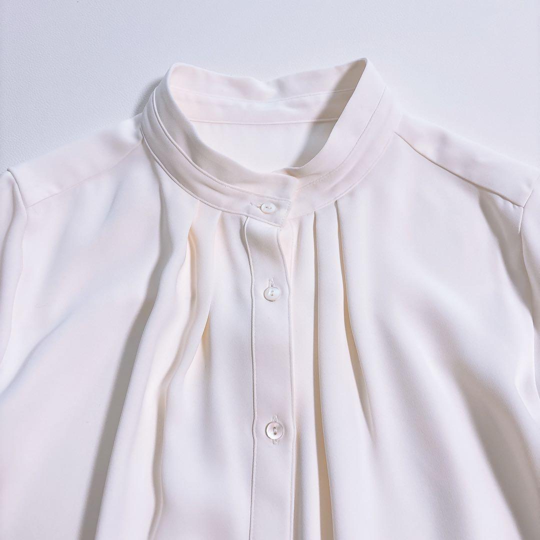 未使用タグ付き SOEJU サテンスタンドタックブラウス ホワイト　白