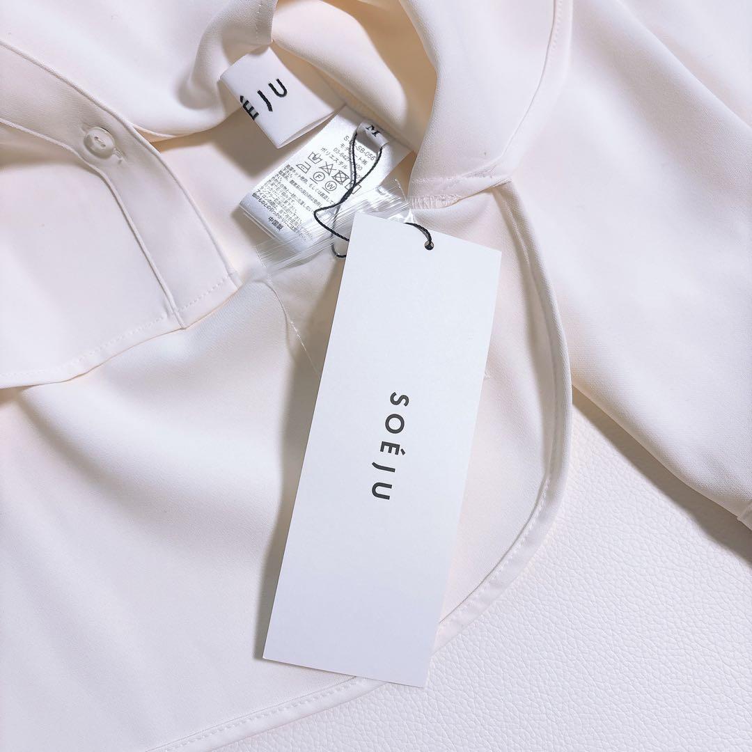 未使用タグ付き SOEJU サテンスタンドタックブラウス ホワイト　白