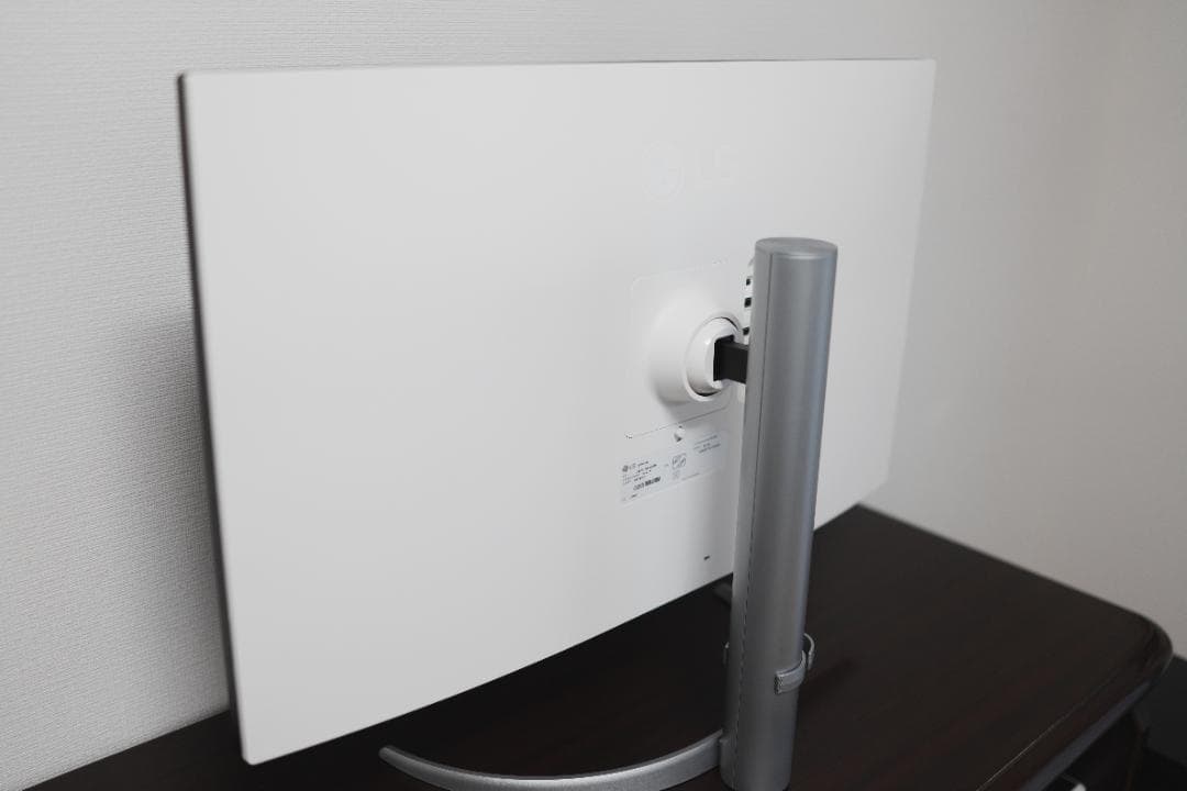 LG 4Kモニター 32UP550N-W 31.5インチ