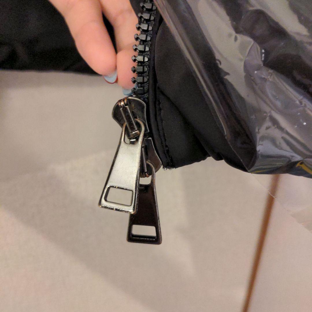 MONCLER ブラック ダウンジャケット ウエスト調整リボン付き