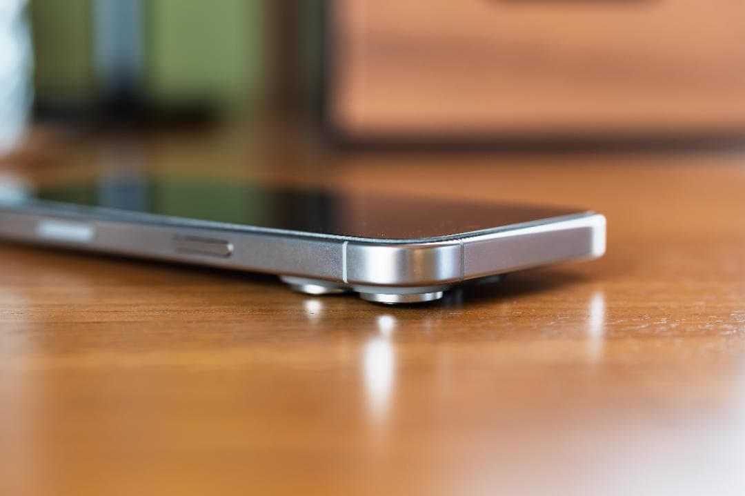 iPhone16Pro ナチュラルチタニウム（バッテリー最大容量100%）