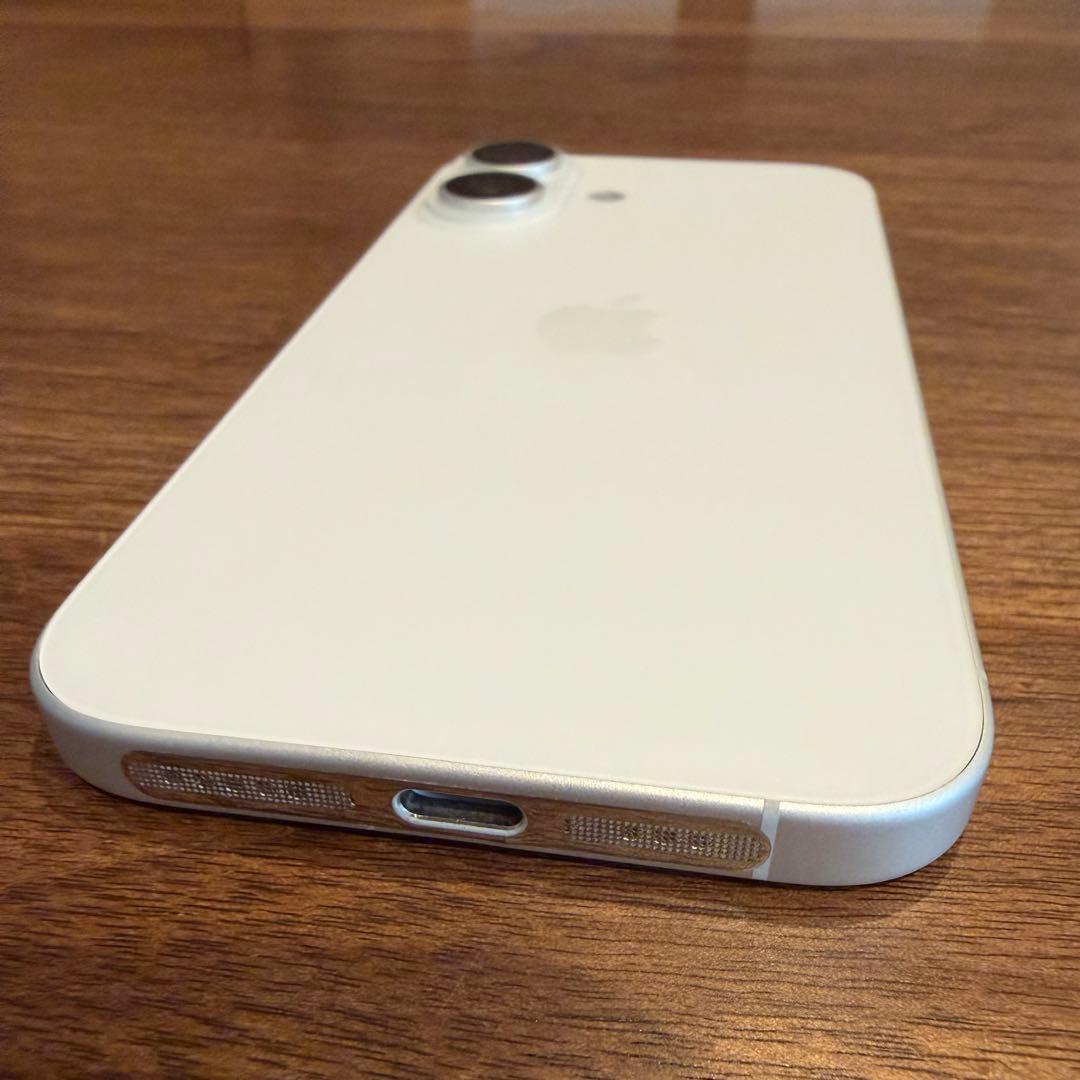 【美品】Apple iPhone 16 ホワイト 128GB アップルストアー